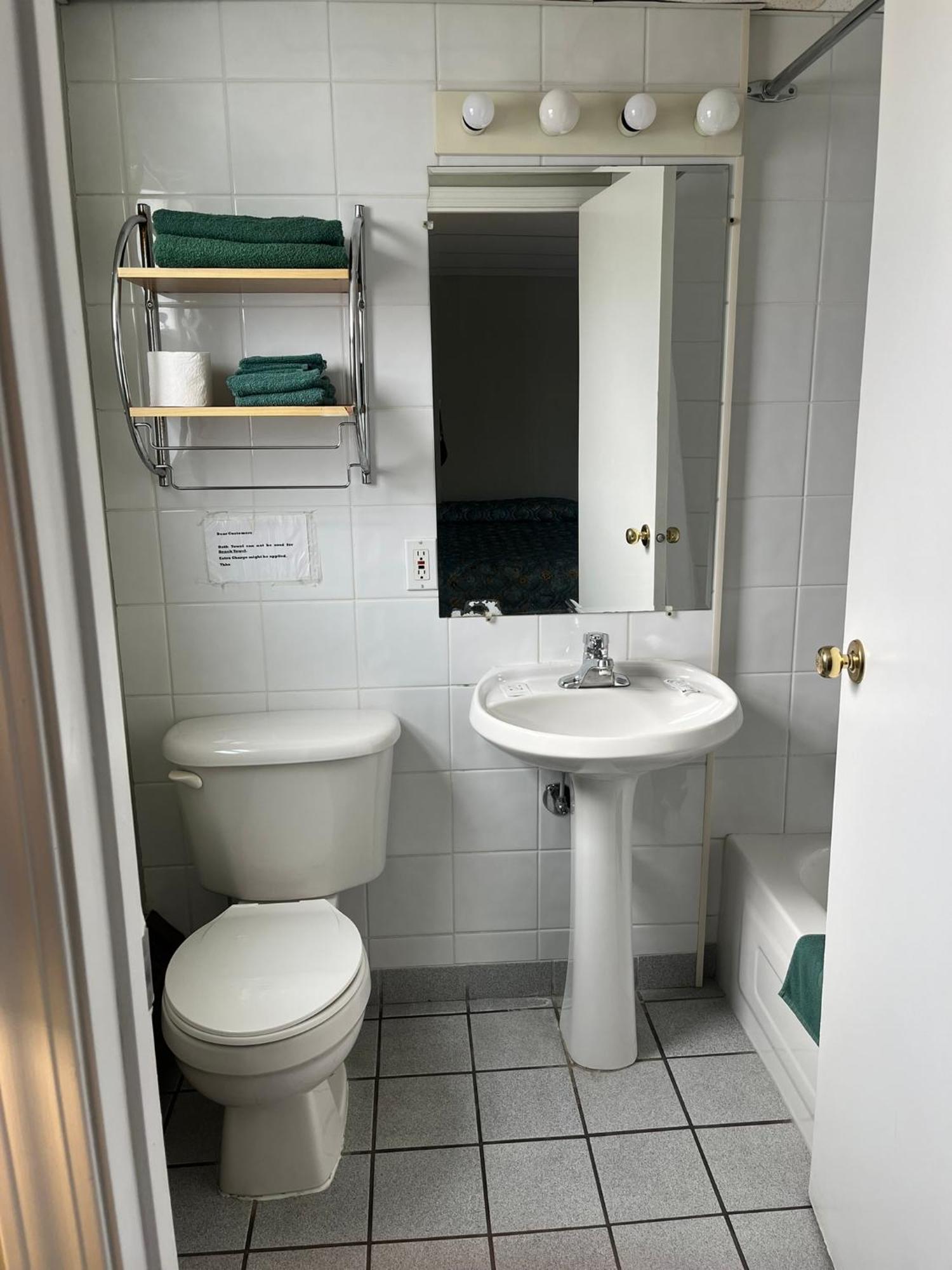 Raccoon Lodge Motel Сілван-Лейк Номер фото